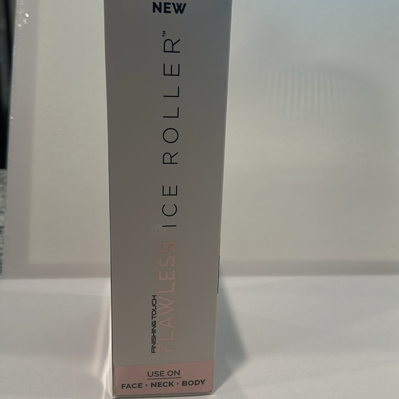 Finishing  Touch Flawless Ice Roller. Minimizes pores, reduce puffiness. - Picture 5 of 6